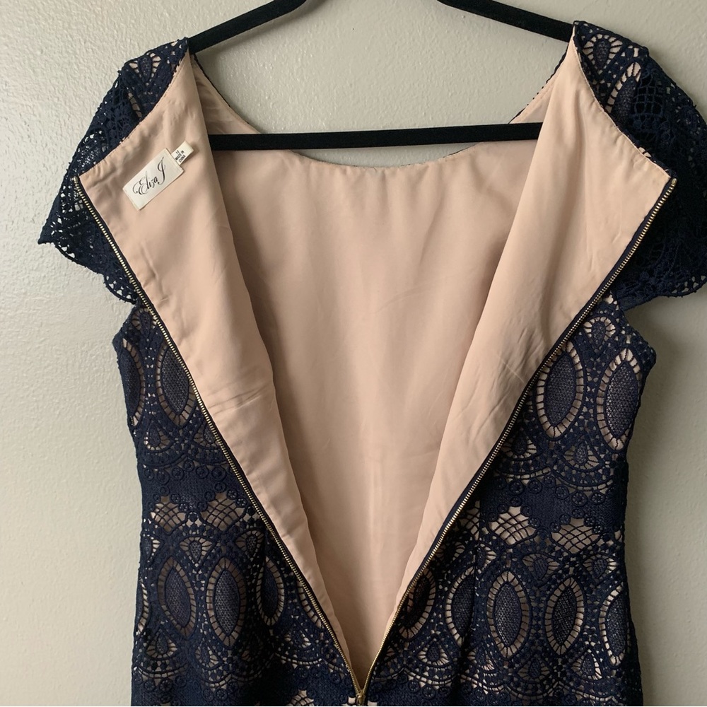Eliza J Scalloped Lace Navy Sheath Dress Size:10 NWOT Gold Zipper On Back. - Picture 6 of 10